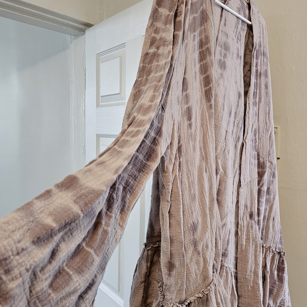 Easel Crinkled Cover Jacket-like Overlay in Mauve Taupe